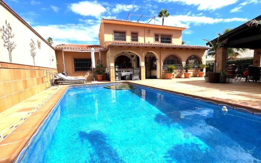 Herverkoop - Villa -
La Nucía