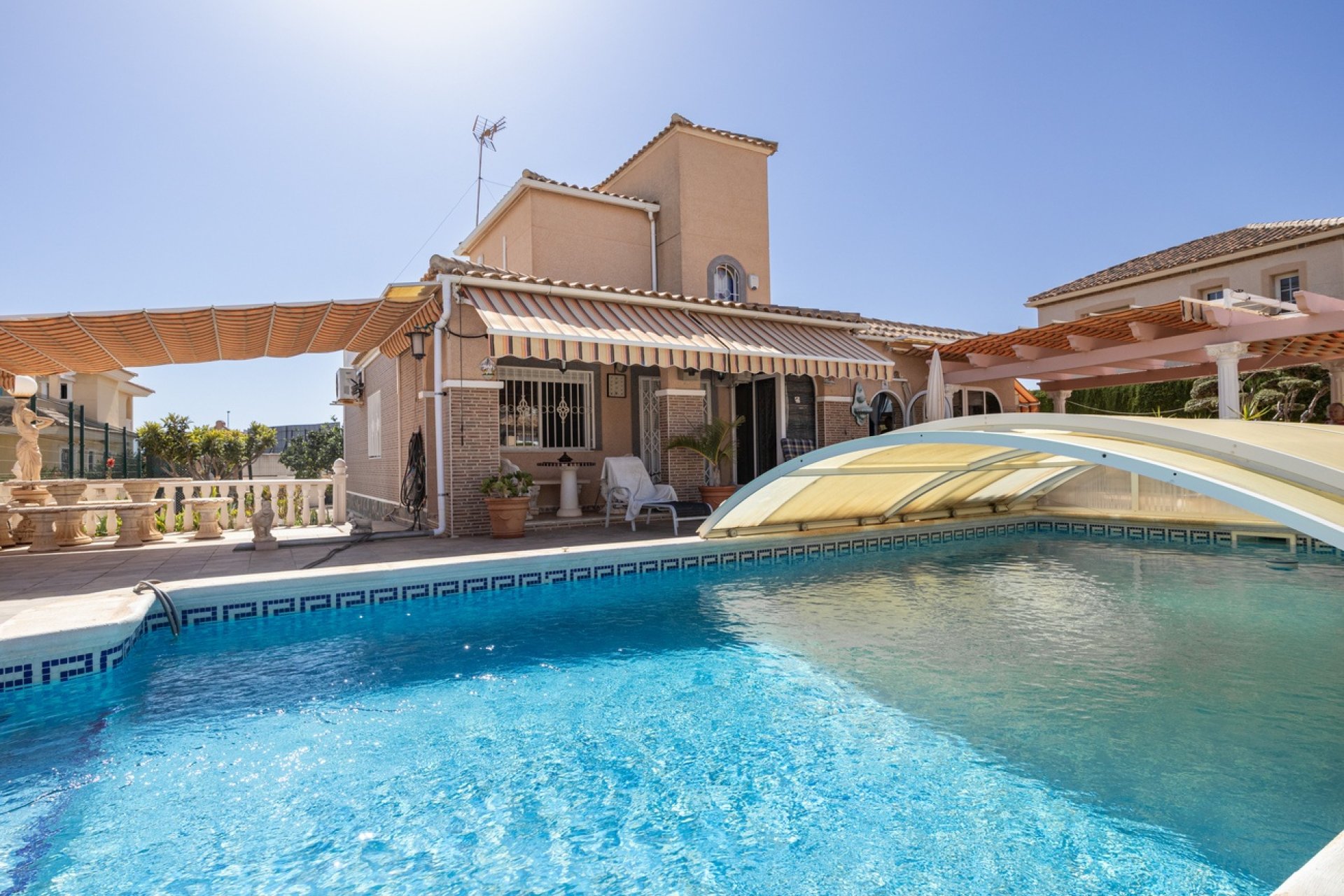 Herverkoop - Villa -
La Regia - Costa Blanca