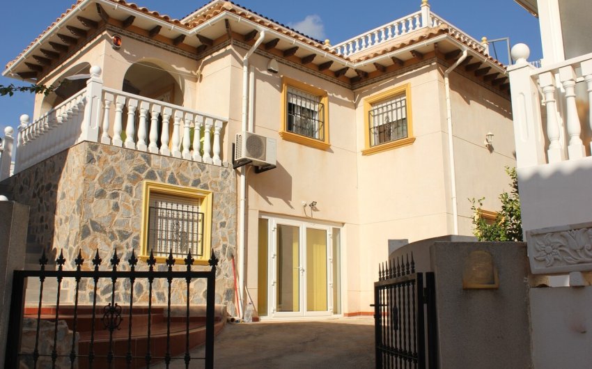 Herverkoop - Villa -
La Zenia - Costa Blanca