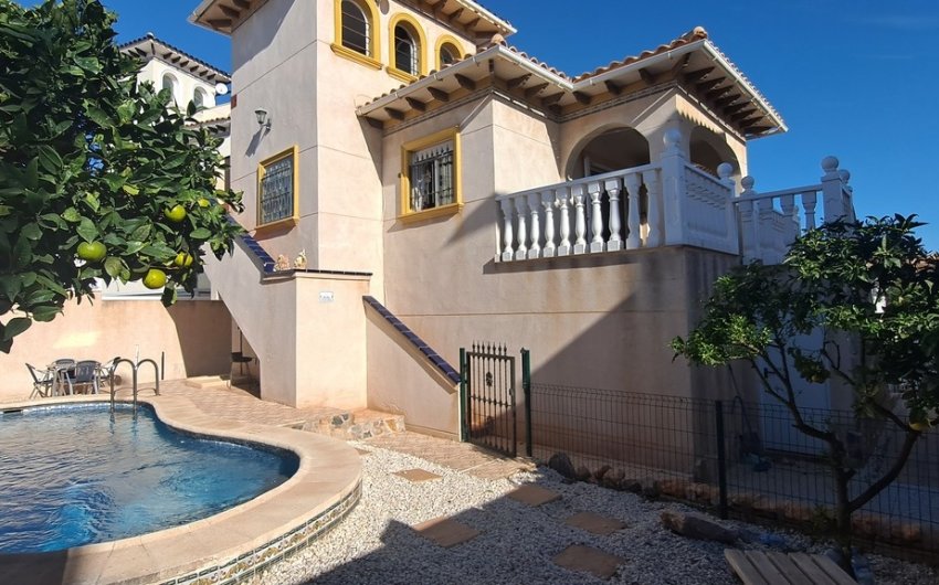 Herverkoop - Villa -
La Zenia - Costa Blanca