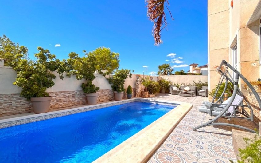 Herverkoop - Villa -
La Zenia - Costa Blanca