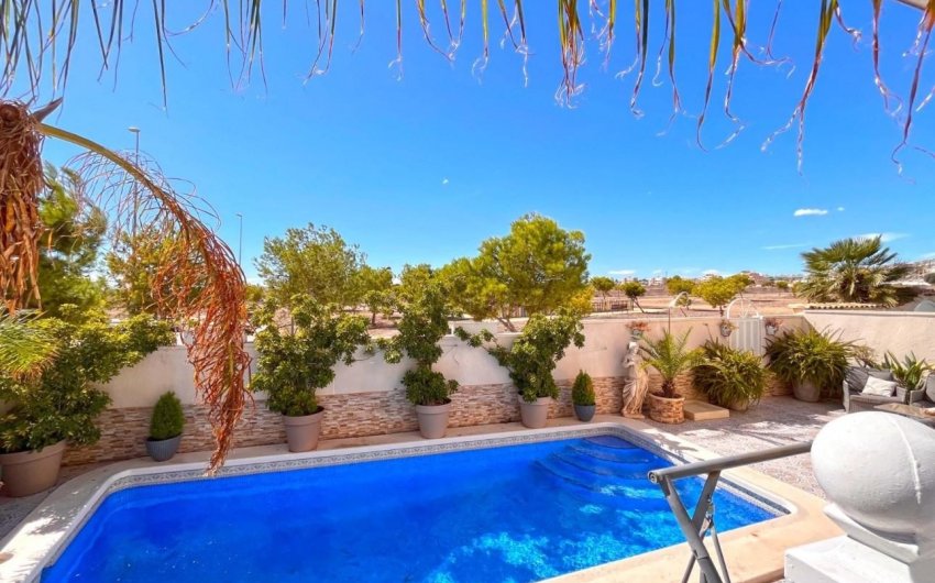 Herverkoop - Villa -
La Zenia - Costa Blanca