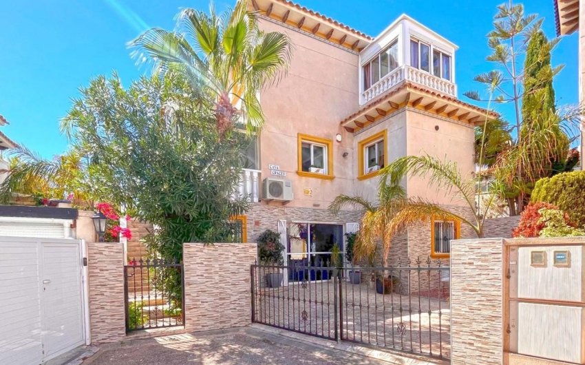 Herverkoop - Villa -
La Zenia - Costa Blanca