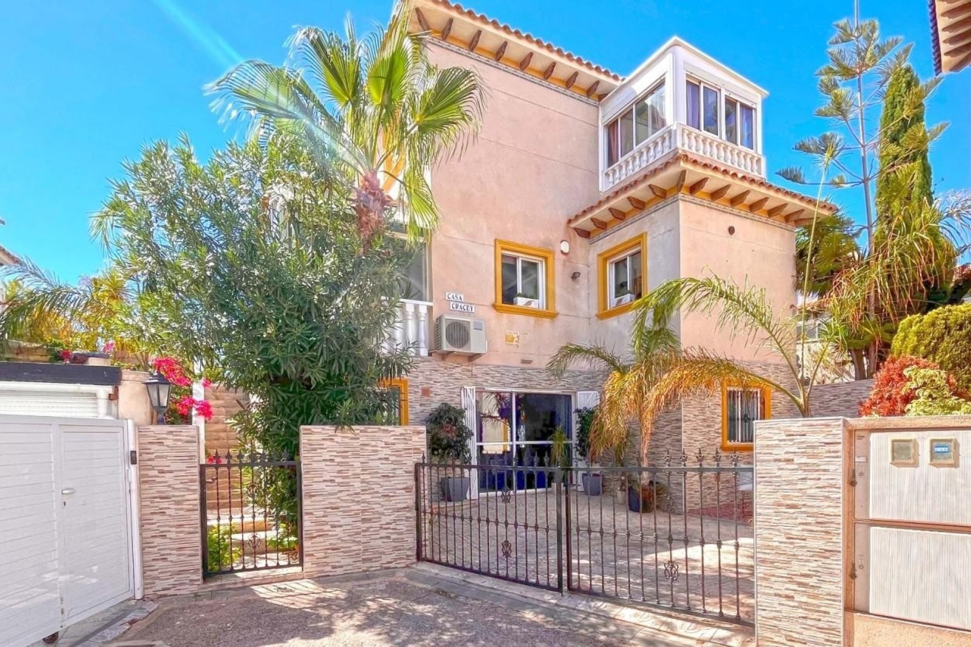 Herverkoop - Villa -
La Zenia - Costa Blanca