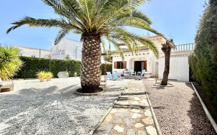 Herverkoop - Villa -
La Zenia - Costa Blanca