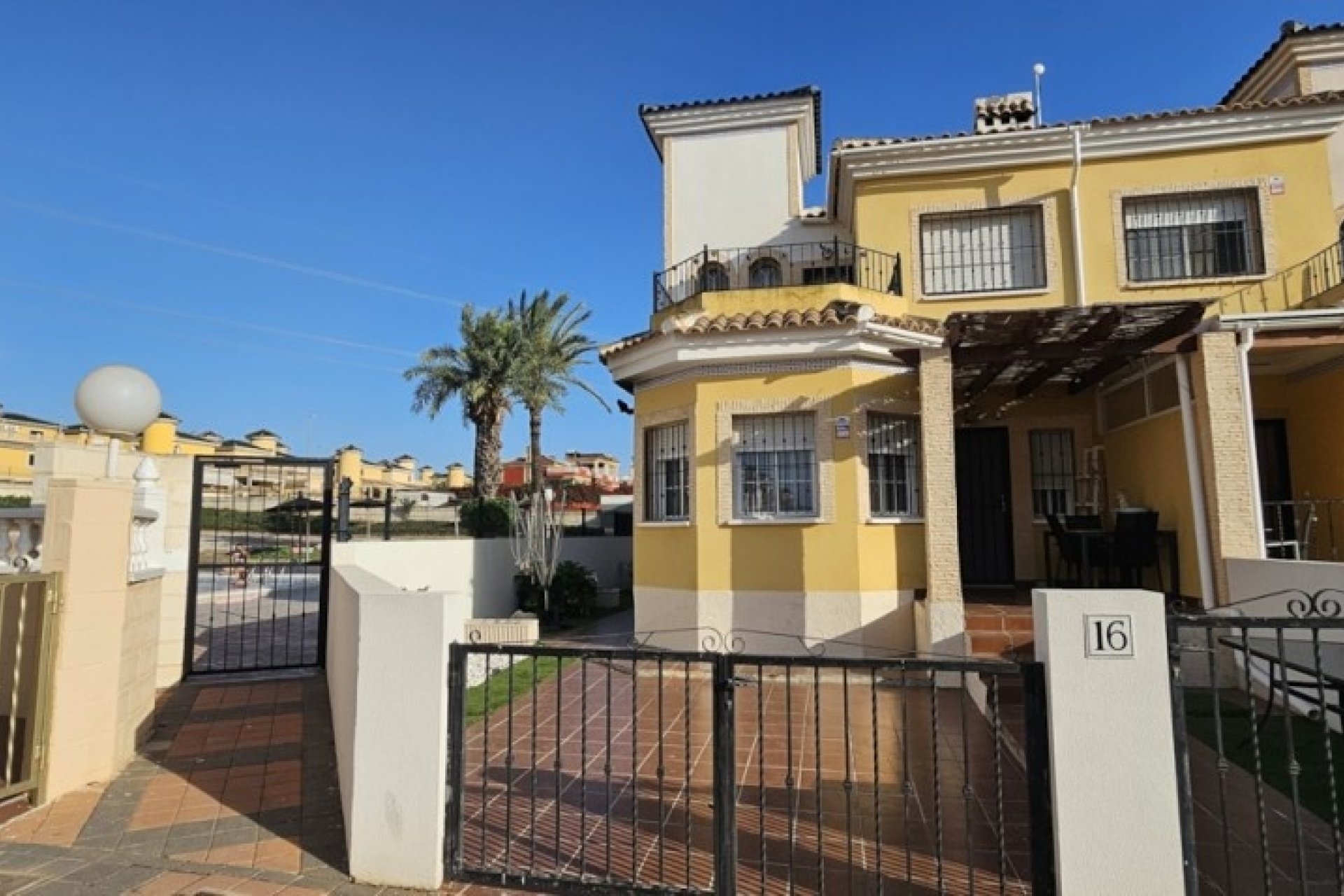 Herverkoop - Villa -
Lo Crispin - Inland