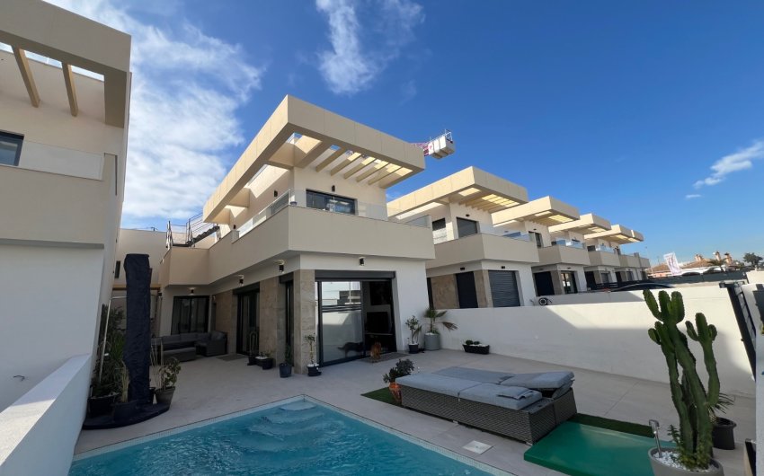 Herverkoop - Villa -
Los Montesinos - Costa Blanca