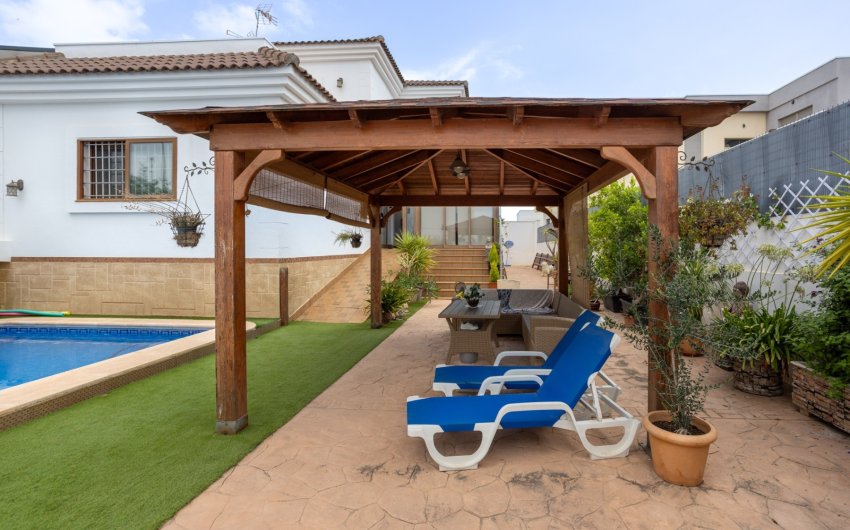Herverkoop - Villa -
Los Montesinos - La Herrada