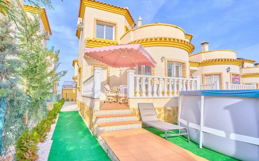 Herverkoop - Villa -
Los Montesinos - La Herrada