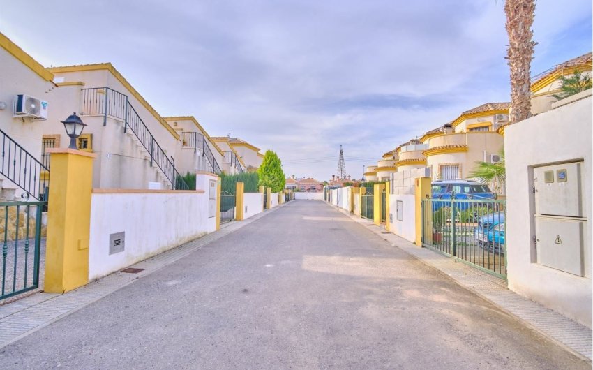 Herverkoop - Villa -
Los Montesinos - La Herrada