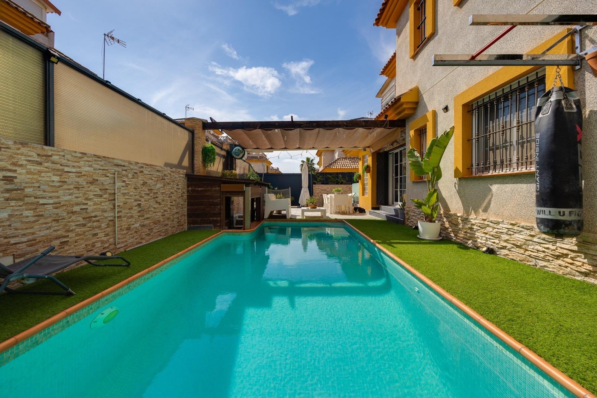 Herverkoop - Villa -
Los Montesinos - La Herrada