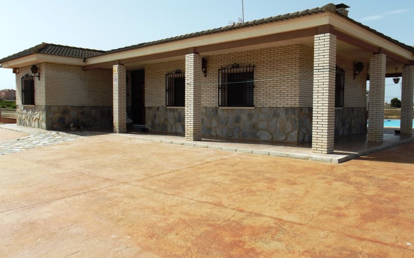 Herverkoop - Villa -
Los Montesinos - La Herrada