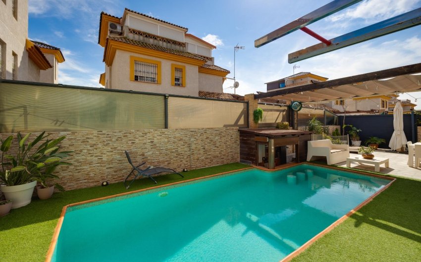 Herverkoop - Villa -
Los Montesinos - La Herrada