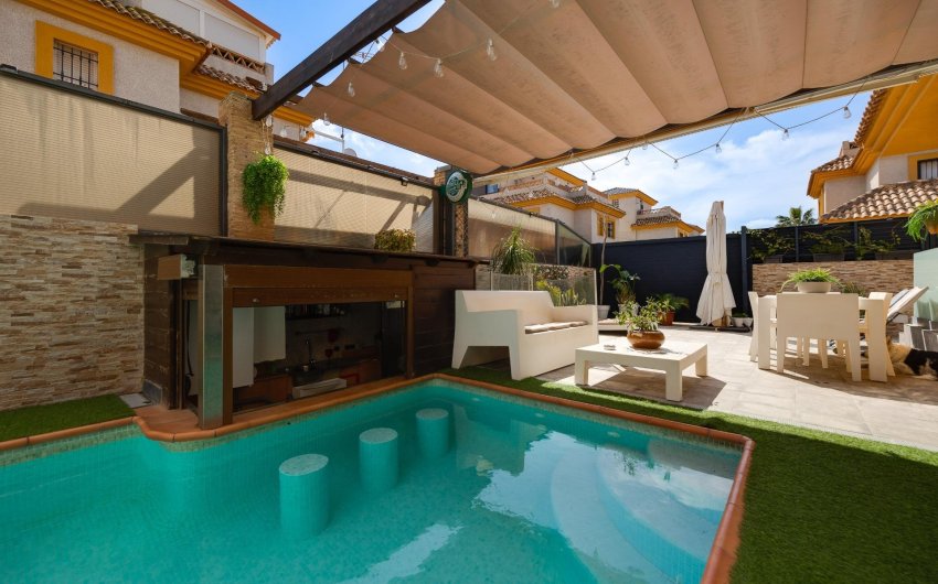 Herverkoop - Villa -
Los Montesinos - La Herrada