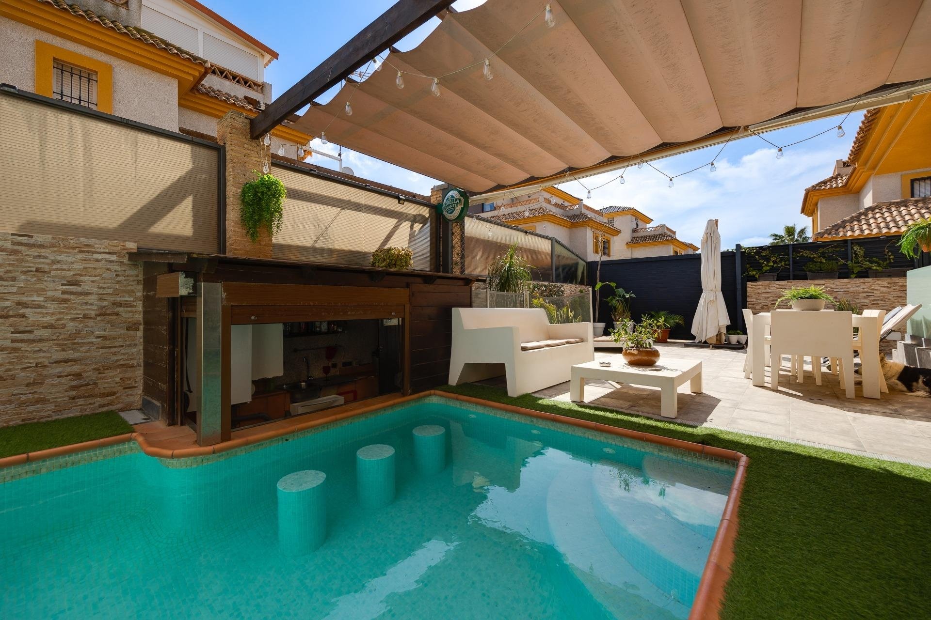 Herverkoop - Villa -
Los Montesinos - La Herrada