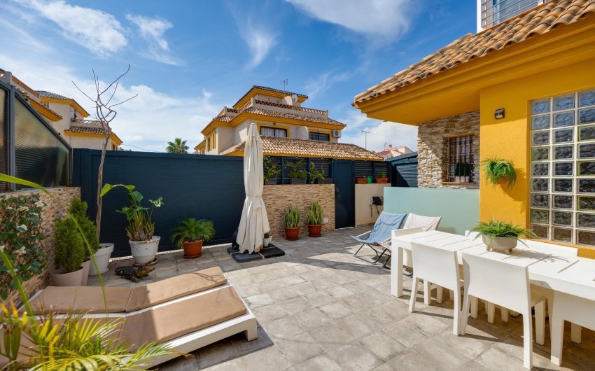 Herverkoop - Villa -
Los Montesinos - La Herrada