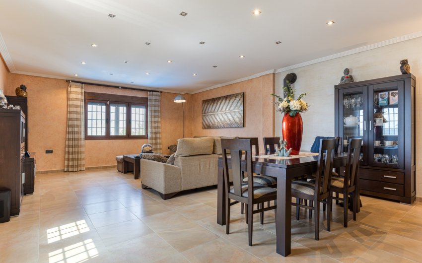 Herverkoop - Villa -
Los Montesinos - La Herrada