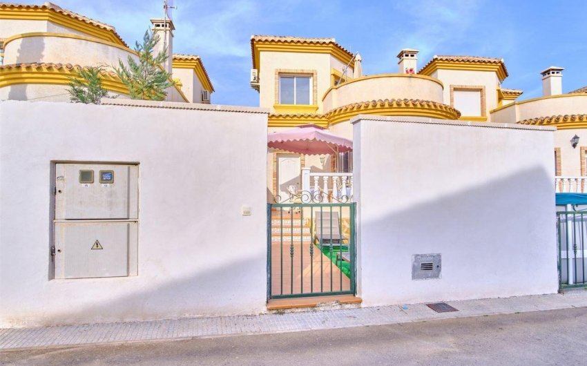 Herverkoop - Villa -
Los Montesinos - La Herrada