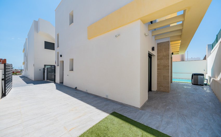 Herverkoop - Villa -
Los Montesinos