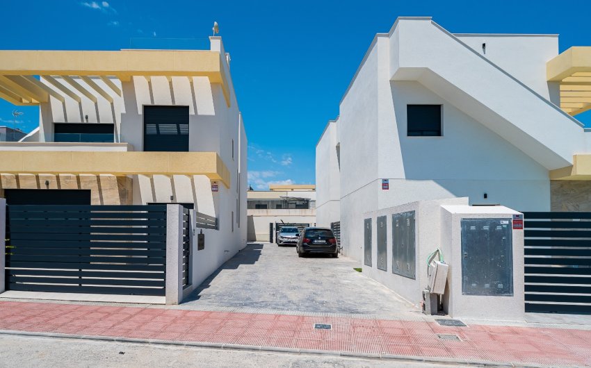 Herverkoop - Villa -
Los Montesinos