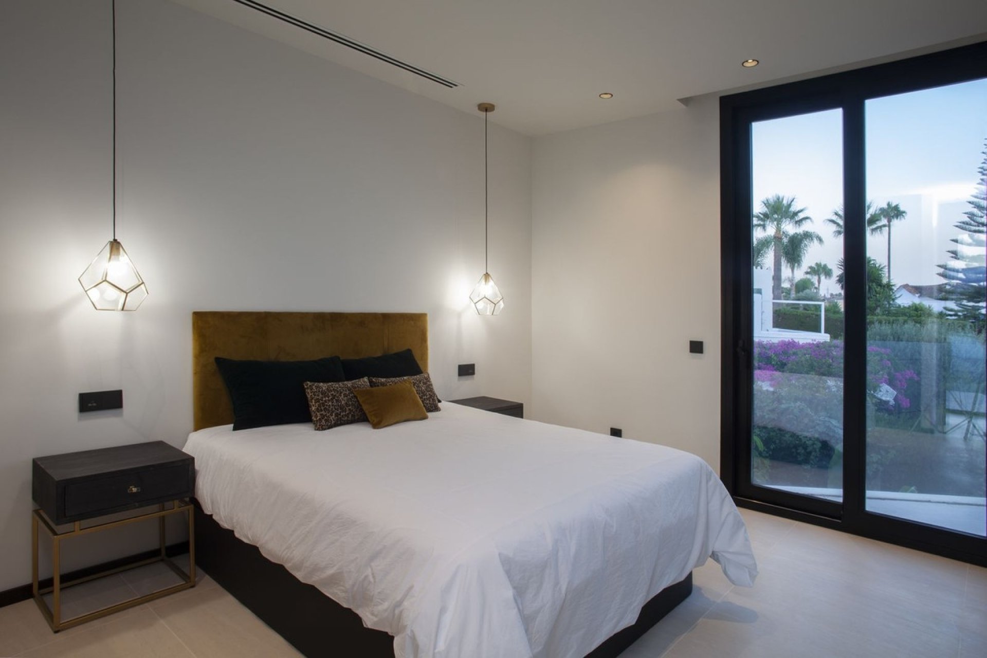 Herverkoop - Villa -
Nueva Andalucía - Costa del Sol