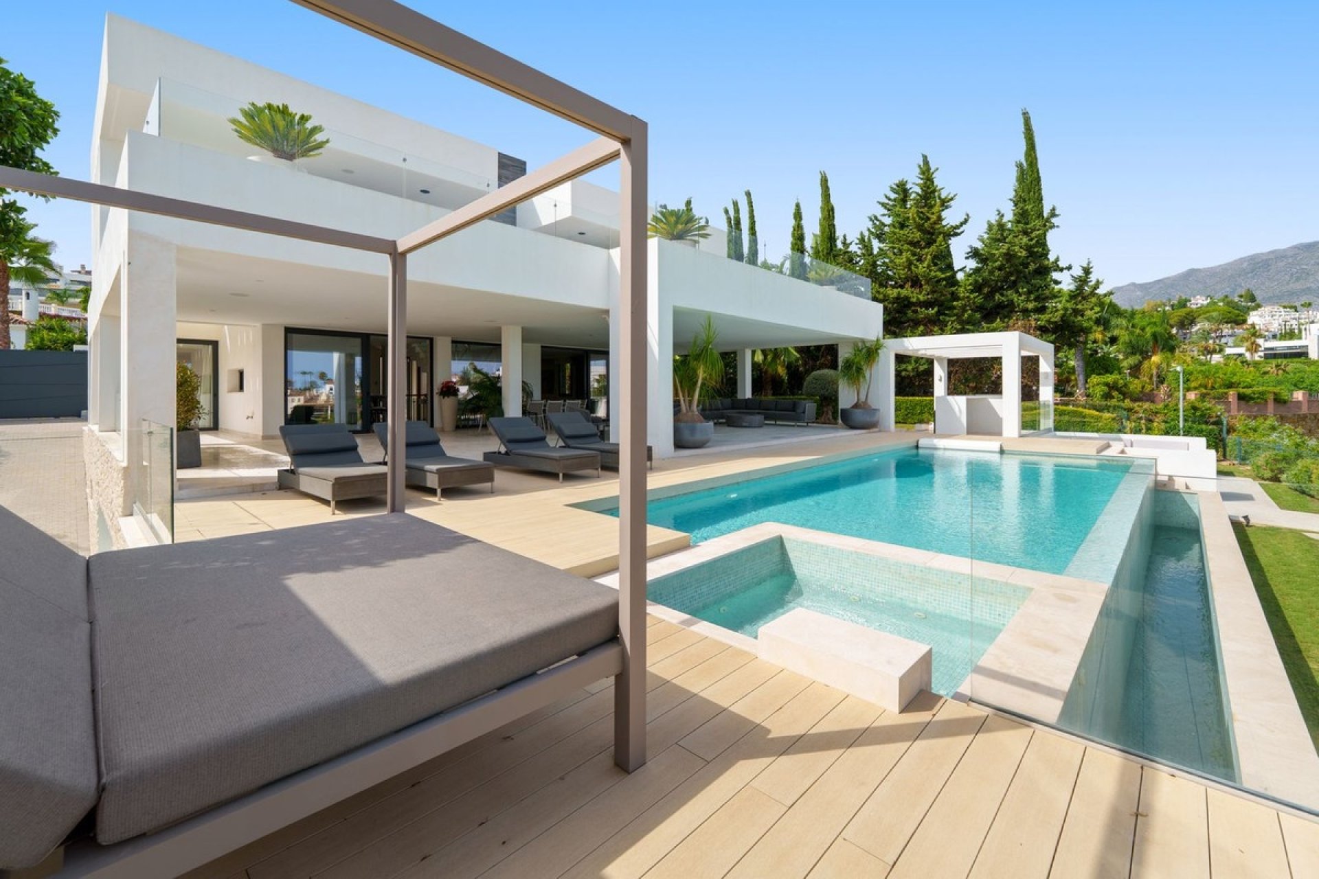 Herverkoop - Villa -
Nueva Andalucía - Costa del Sol
