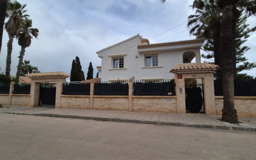 Herverkoop - Villa -
Orihuela - Costa Blanca Sur