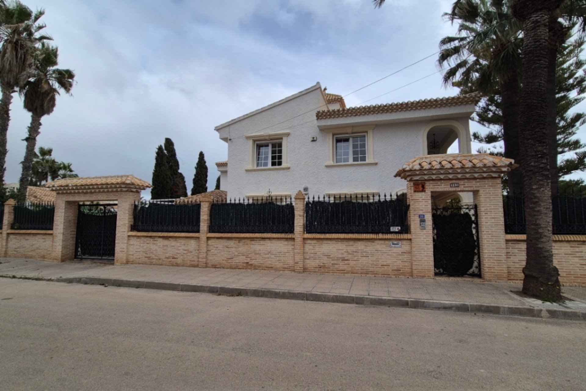 Herverkoop - Villa -
Orihuela - Costa Blanca