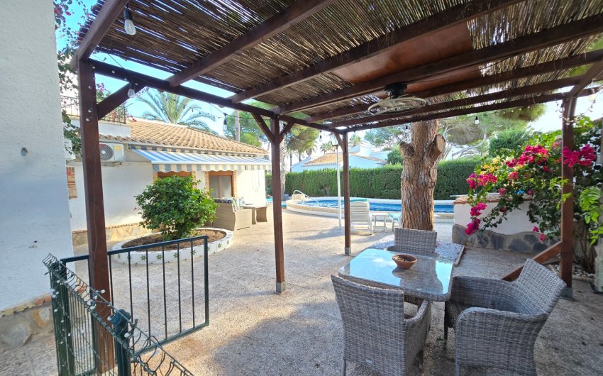 Herverkoop - Villa * -
Orihuela Costa - Cabo Roig *