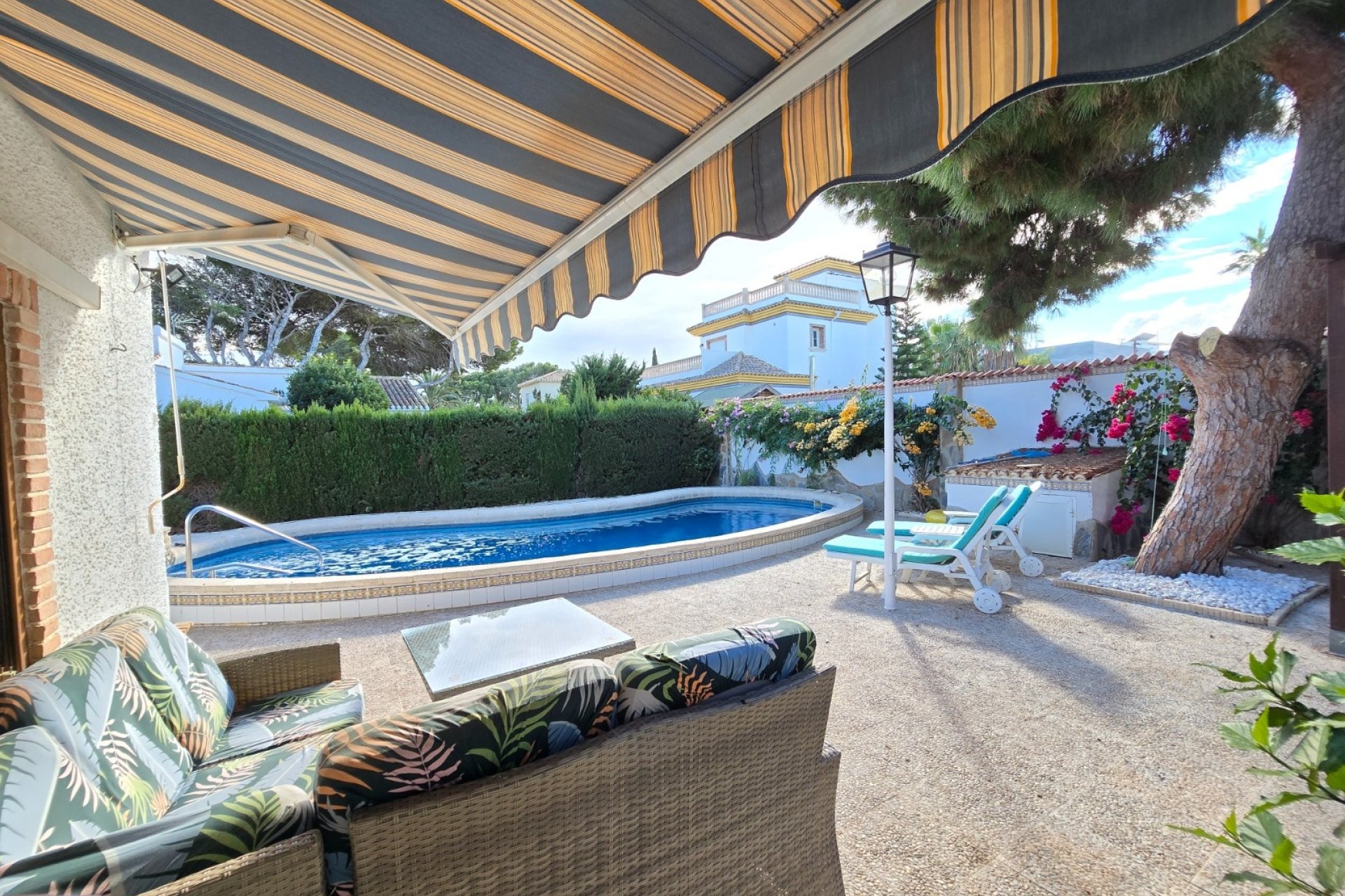 Herverkoop - Villa * -
Orihuela Costa * - Cabo Roig *