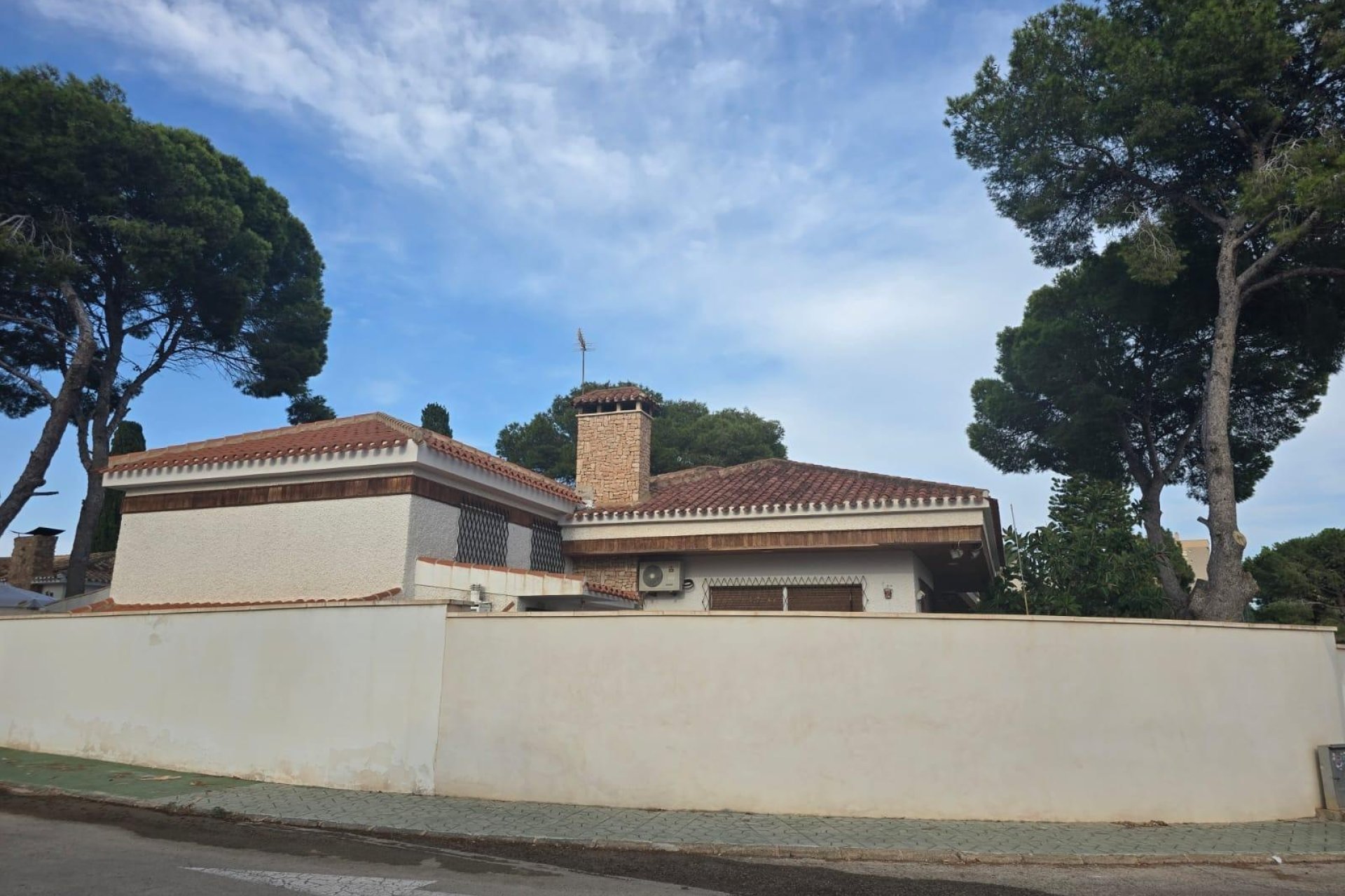 Herverkoop - Villa -
Orihuela Costa - Campoamor