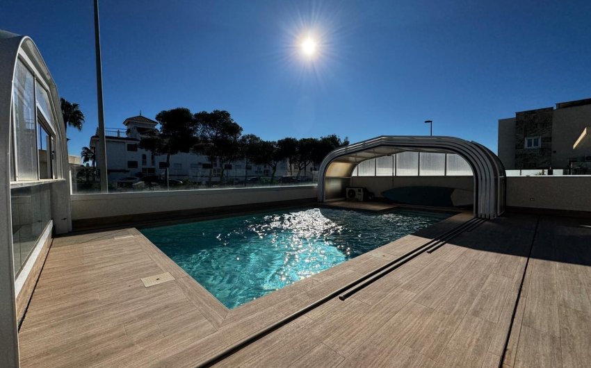 Herverkoop - Villa -
Orihuela Costa - Campoamor