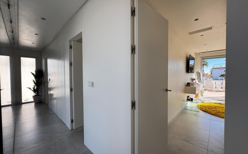 Herverkoop - Villa -
Orihuela Costa - Campoamor