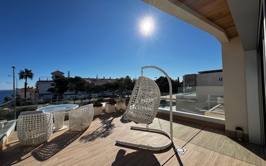 Herverkoop - Villa -
Orihuela Costa - Campoamor