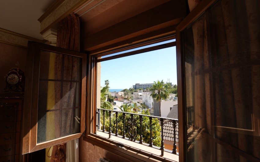 Herverkoop - Villa -
Orihuela Costa - Campoamor