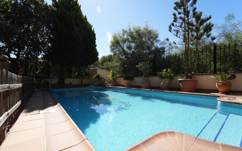 Herverkoop - Villa -
Orihuela Costa - Campoamor
