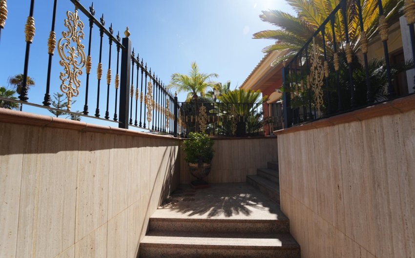 Herverkoop - Villa -
Orihuela Costa - Campoamor