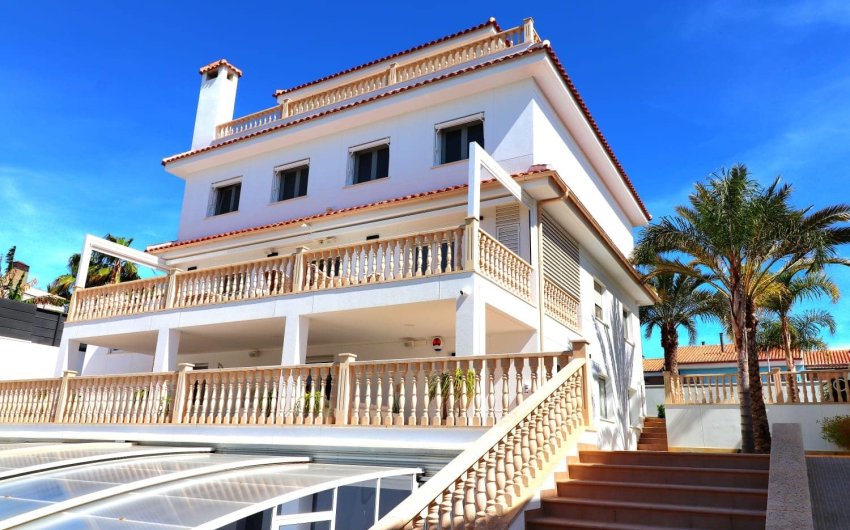Herverkoop - Villa -
Orihuela Costa - Campoamor