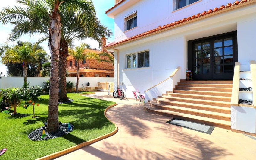 Herverkoop - Villa -
Orihuela Costa - Campoamor
