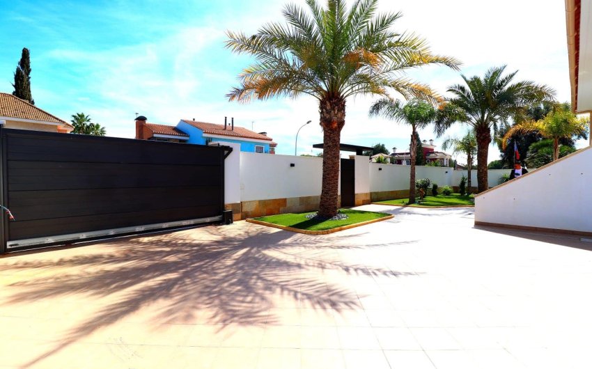 Herverkoop - Villa -
Orihuela Costa - Campoamor
