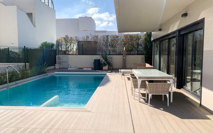 Herverkoop - Villa -
Orihuela Costa - Campoamor