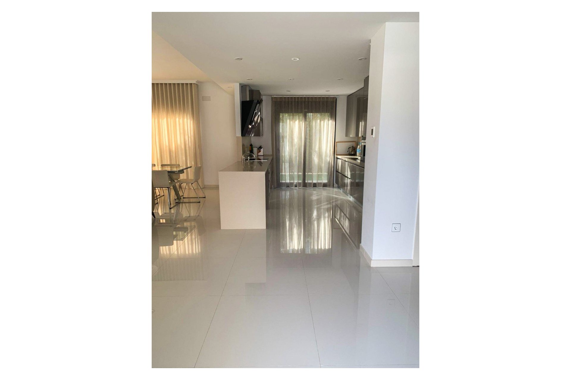 Herverkoop - Villa -
Orihuela Costa - Campoamor