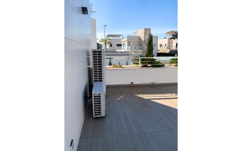 Herverkoop - Villa -
Orihuela Costa - Campoamor