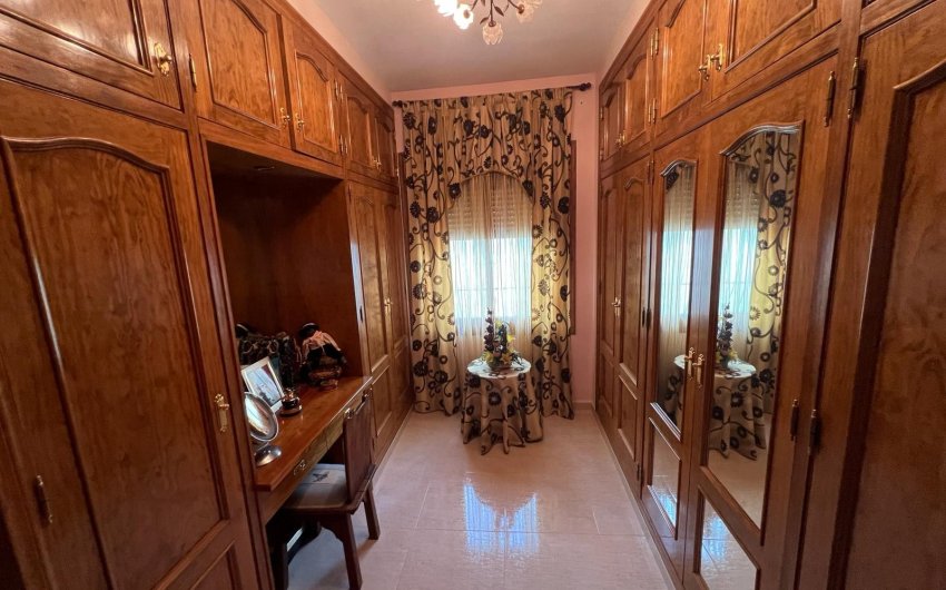 Herverkoop - Villa -
Orihuela Costa - Campoamor