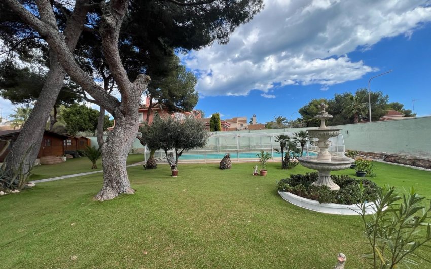 Herverkoop - Villa -
Orihuela Costa - Campoamor