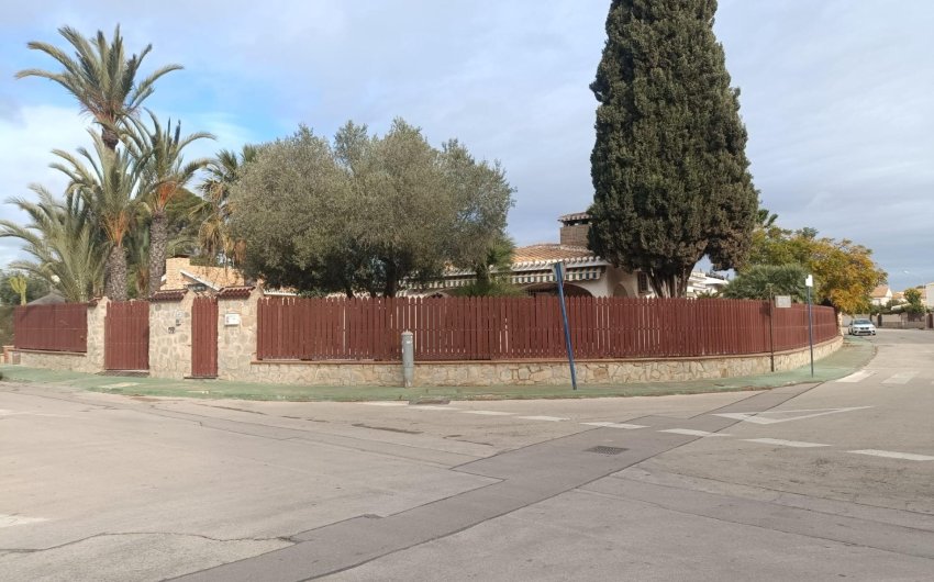 Herverkoop - Villa -
Orihuela Costa - Campoamor