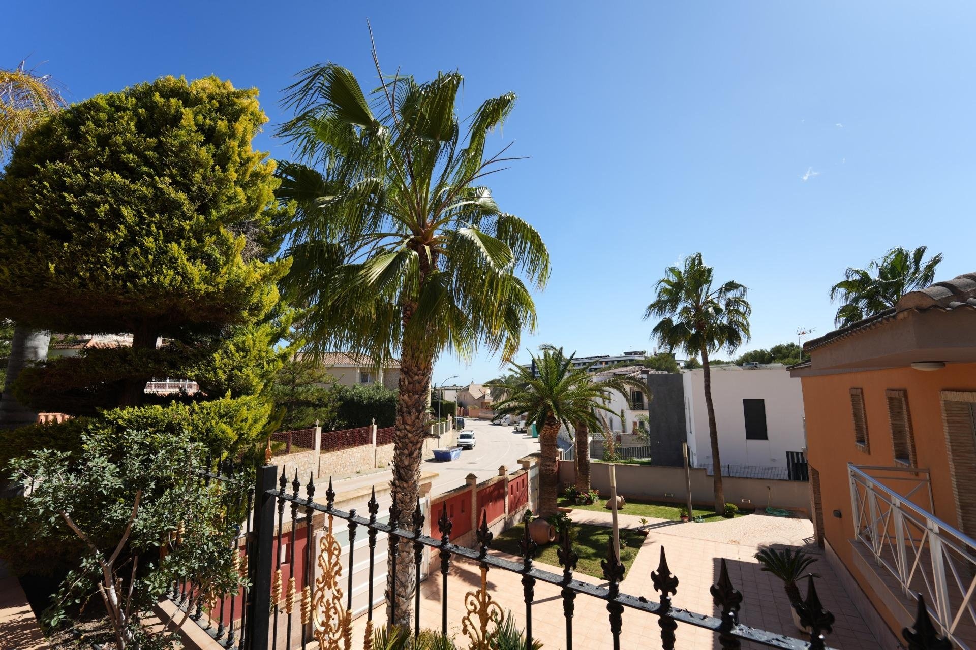 Herverkoop - Villa -
Orihuela Costa - Campoamor