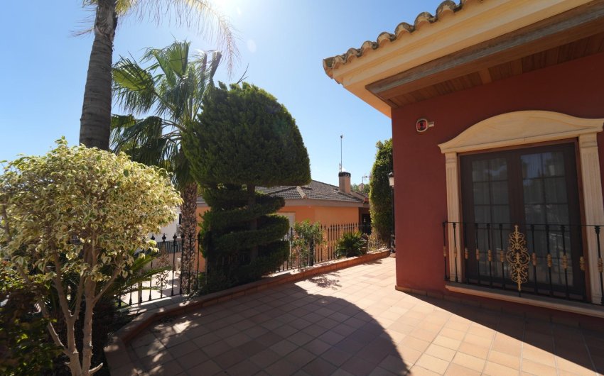 Herverkoop - Villa -
Orihuela Costa - Campoamor