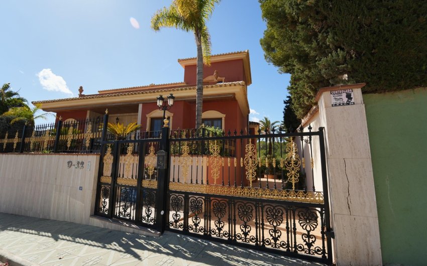 Herverkoop - Villa -
Orihuela Costa - Campoamor