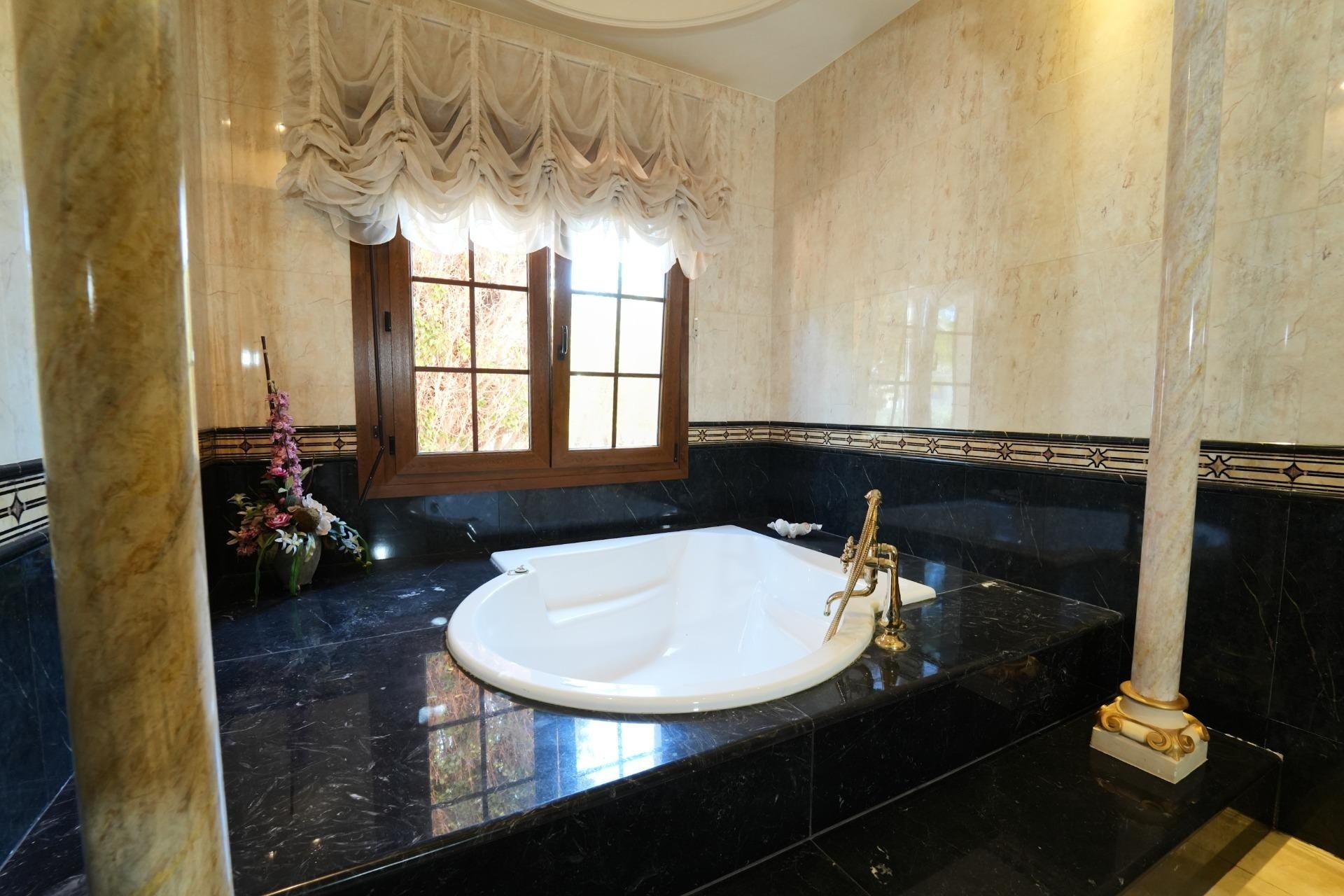 Herverkoop - Villa -
Orihuela Costa - Campoamor